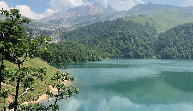 beautiful lakes in baku,baku lakes to visit,top lakes in baku,baku travel guide,scenic lakes in baku,must-visit lakes baku,lakes near baku,baku nature spots,baku tourist attractions,visit baku lakes,baku natural beauty,peaceful lakes baku,exploring lakes in baku,best lakes to visit in baku,lakes in azerbaijan