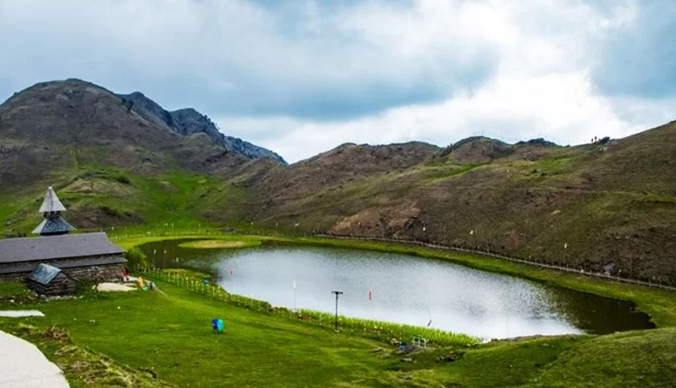 10 Beautiful Lakes to Visit in Himachal Pradesh