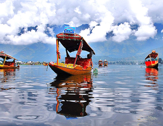 छुट्टियों में ले भारत की ये मशहूर झीलें घूमने का मजा, दूर होगा काम का तनाव