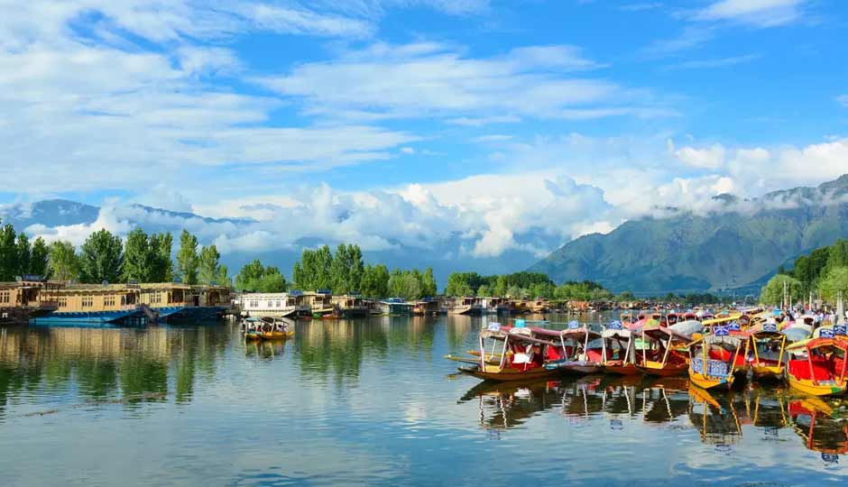 6 Famous Lakes You Can Visit in Jammu and Kashmir