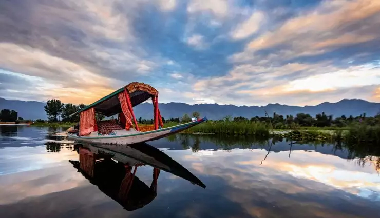 6 Beautiful Lakes To Visit in Kashmir
