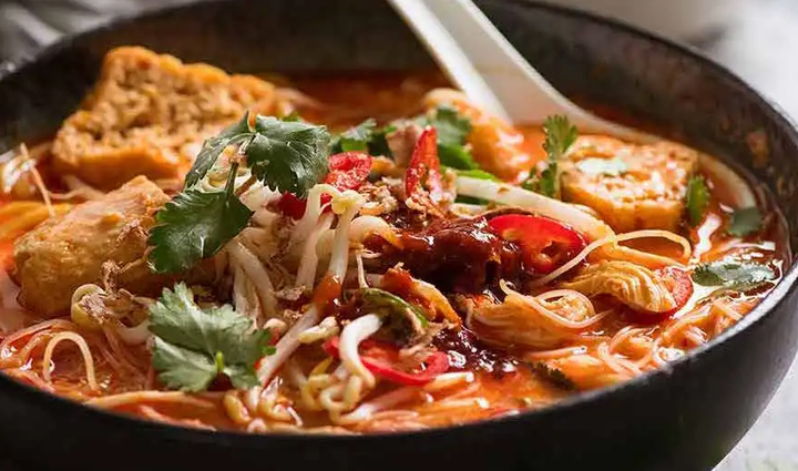 hot and spicy laksa with noddles,food,easy recipe