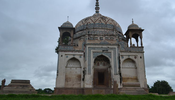tombs in india,famous tombs in india,india tourism,tourist places in india,india tourist places,travel guide,holidays