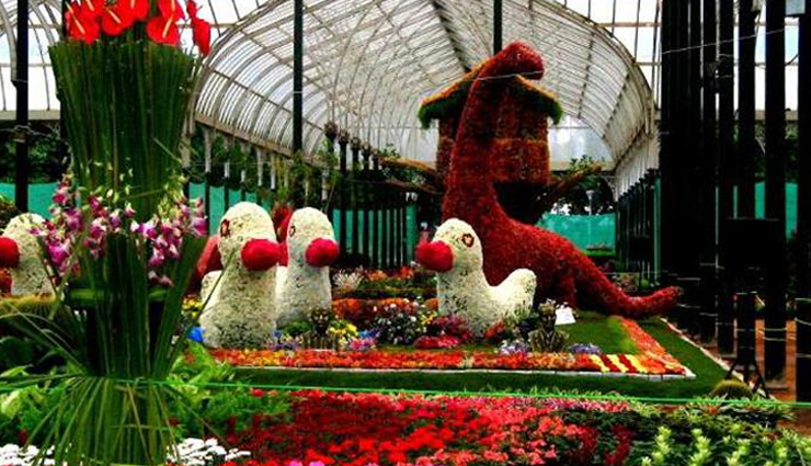 best gardens of the country attract tourists,holidays,travel,tourism