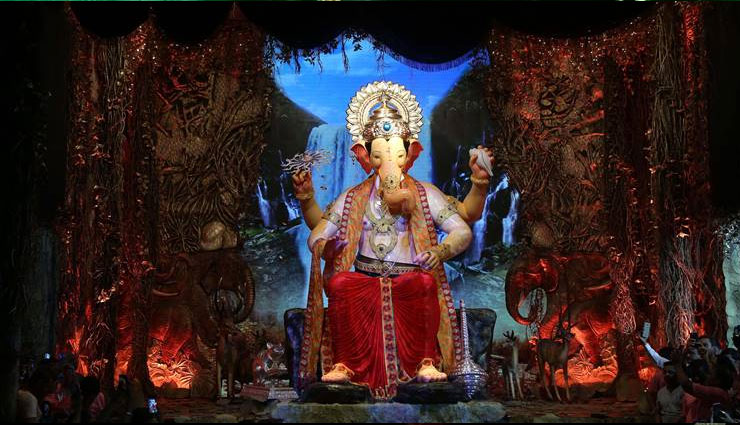 Ganesh Chaturthi 2018 : 'लालबागचा राजा' पंडाल के दर्शन के लिए सबसे उचित समय, जाने