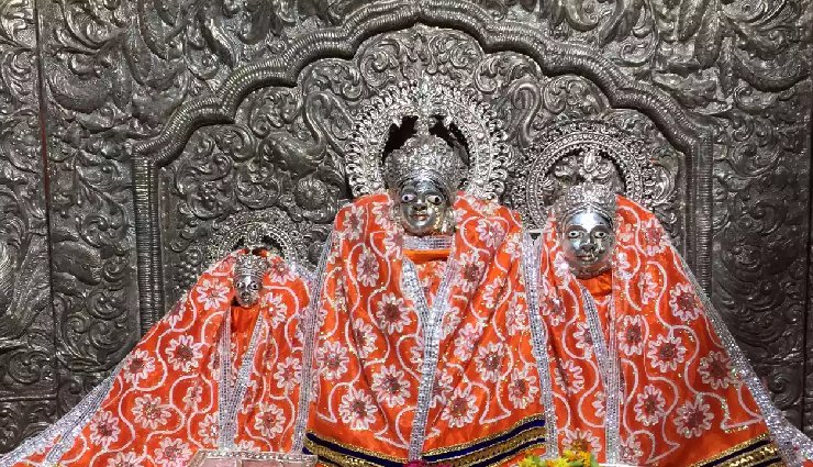 famous temples in prayagraj,temples to visit in prayagraj,shri bade hanuman ji temple,patalpuri temple,alopi devi temple,nag vasuki temple,lalita devi temple,shankar viman mandapam,kalyani devi temple,dashashwamedh temple,someshwar mahadev temple,hanuman mandir civil lines