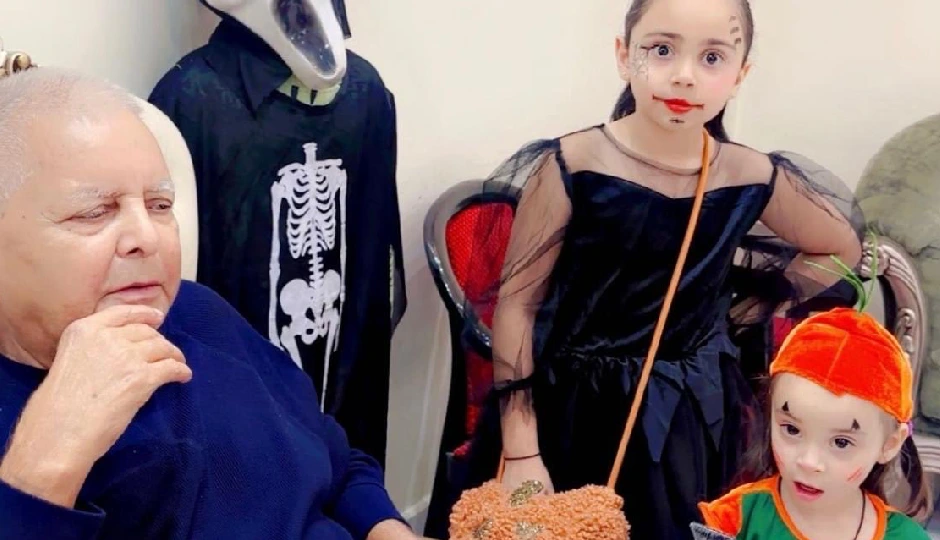 लालू यादव के हैलोवीन सेलिब्रेशन पर बवाल, महाकुंभ को ‘फालतू’ कहने के बाद अब विदेशी त्योहार मनाने पर BJP का हमला