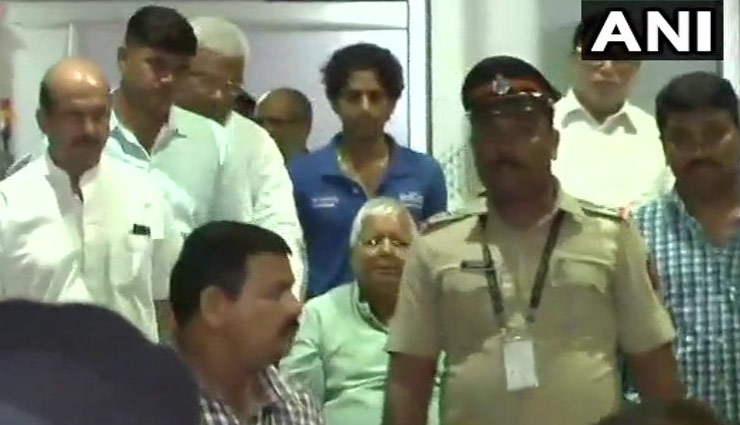 इलाज के लिए लालू पहुंचे मुंबई, साथ में हैं तेजप्रताप और ऐश्वर्या