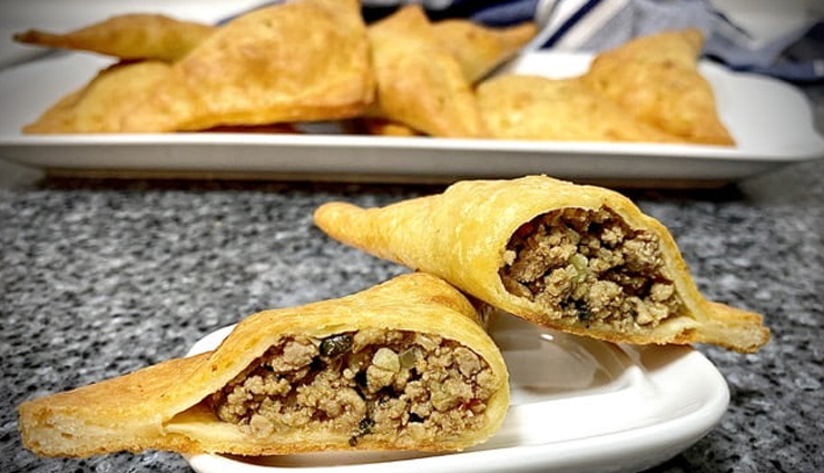 samosa recipes,indian snacks,homemade samosas,vegetable samosas,chicken samosas,lamb samosas,cheese samosas,chocolate samosas,easy samosa recipes,popular indian appetizers