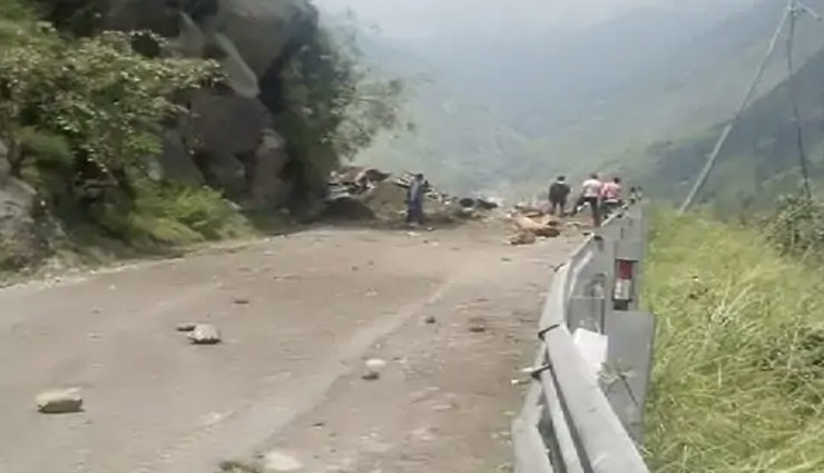  हिमाचल : किन्नौर-हरिद्वार हाईवे पर लैंडस्लाइड, बस समेत कई गाड़ियां दबी, 60 से ज्यादा लोग लापता