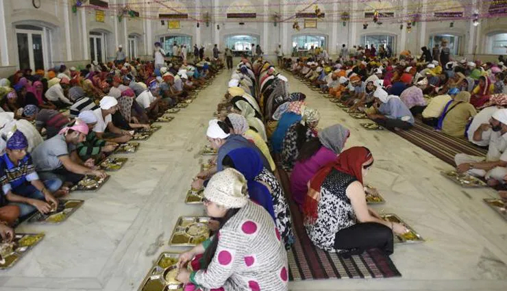 gurudwara bangla sahib delhi,spiritual haven in delhi,bangla sahib gurudwara history,delhi iconic gurudwara,sacred places in delhi,guru nanak dev ji gurudwara,bangla sahib gurudwara architecture,visiting bangla sahib delhi,sikhism religious significance in delhi,peaceful retreat in the heart of delhi: gurudwara bangla sahib