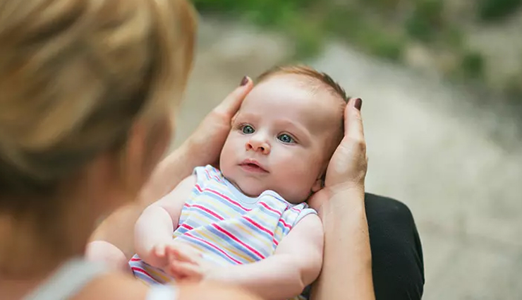 ways to hold a new born baby,holding a new born baby,carefully holding a new born baby,relationship tips,new born baby care tips,mates and me