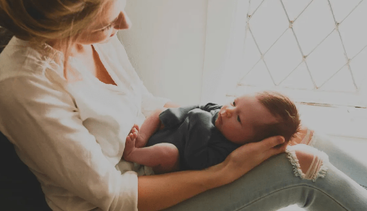 safe baby holding positions,proper ways to hold a baby,holding a newborn safely,infant holding techniques,secure baby carrying positions,safe baby handling tips,new parent baby holding guide,best positions for holding a baby,safe infant handling guidelines,child safety in holding positions