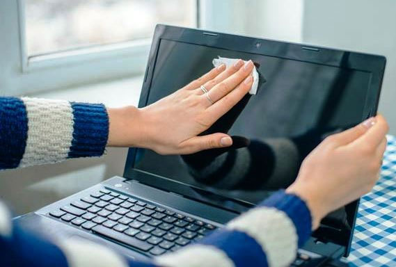 steps to clean laptop or pc screens,cleaning laptop screen,home made cleaning spray