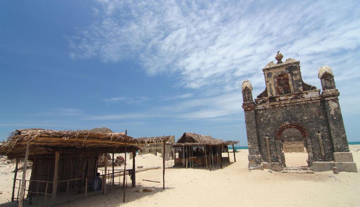 weird place,dhanushkodi,last land of india,the closest point to sri lanka,haunted place