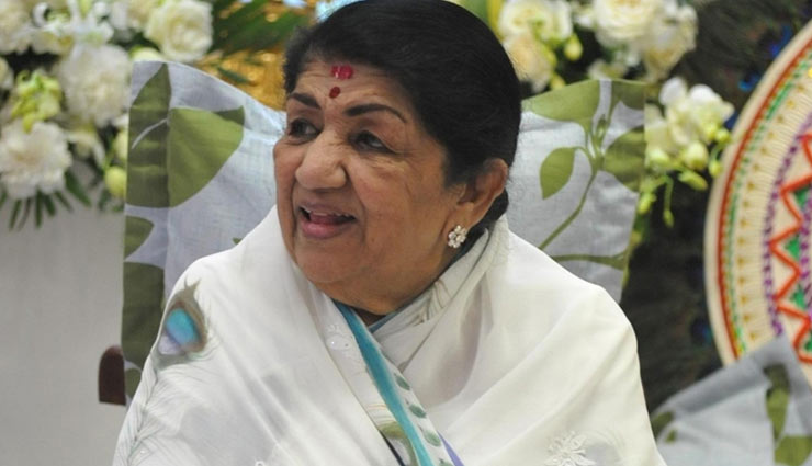Lata Mangeshkar clicked a selfie way back in 1950s and this photo is proof