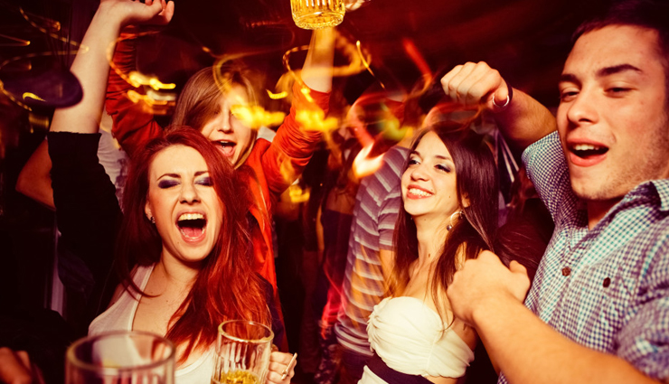 4 reasons keeping youth awake till late,why people can not sleep early,sleeping late at night,addictions of youth,harmful addictions