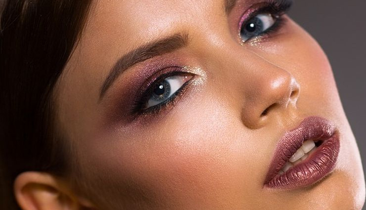 नाईट पार्टी में जा रहे हैं तो जान लें ये मेकअप टिप्स, मिलेगी चांद जैसी खूबसूरती 