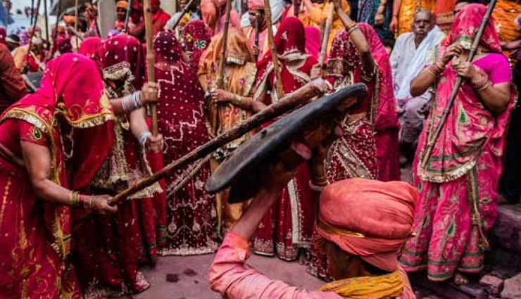 holi,types of holi,types of holi in india,phoolon ki holi,vrindavan and pushkar,royal holi,udaipur,lathmar holi,uttar pradesh,shigmo,goa,rang panchami,maharashtra,hola mohalla,punjab,dola utsav,odisha,travel,holi special
