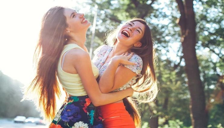 आपकी मुस्कुराहट में छिपे हैं कई राज, हंसने के तरीके से जानें स्वभाव astrology tips,astrology tips in hindi,laugh reveals personality