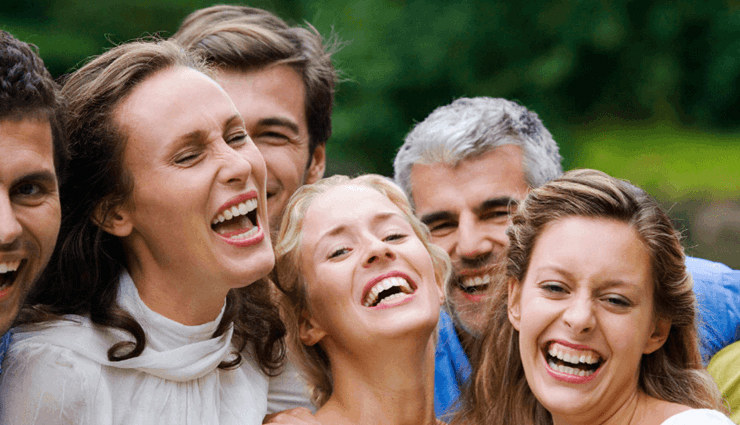 हंसने के ये फायदे जान जबरदस्ती रहेंगे खिलखिलाते, जानें और दूसरों को भी हंसाए 