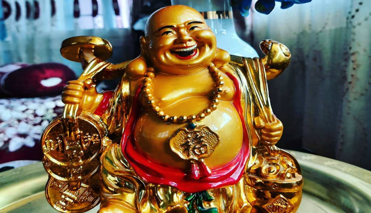 दिवाली से पहले घर में ले आए लाफिंग बुद्धा, जीवन में होगा सुख-समृद्धि क आगमन 