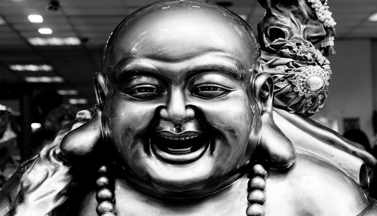 astrology tips,astrology tips in hindi,laughing buddha,types of laughing buddha,fengshui tips,laughing buddha according to condition