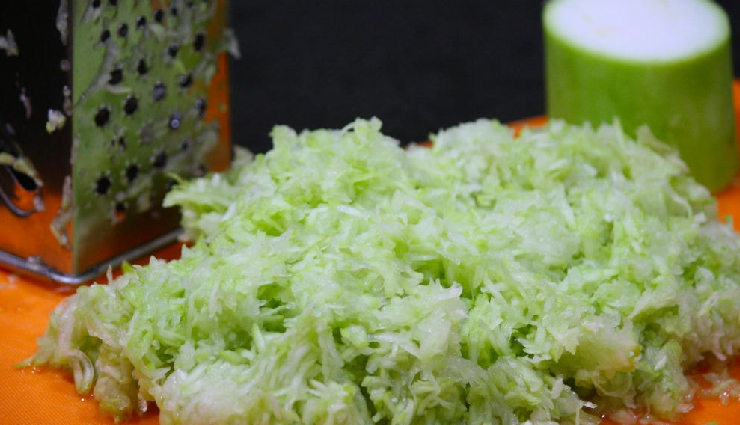 lauki cheela,lauki cheela ingredients,lauki cheela recipe,lauki cheela home,lauki cheela spicy dish,lauki cheela tasty,lauki cheela breakfast,lauki cheela snacks