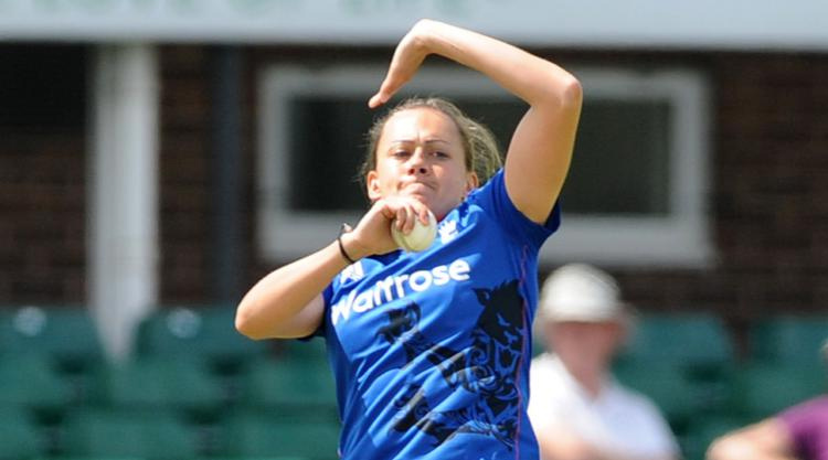 most beautiful women cricketers,beautiful women cricketers around the world,ellyse alexandra perry,holly ferling,sarah jane taylor,isa guha,laura marsh