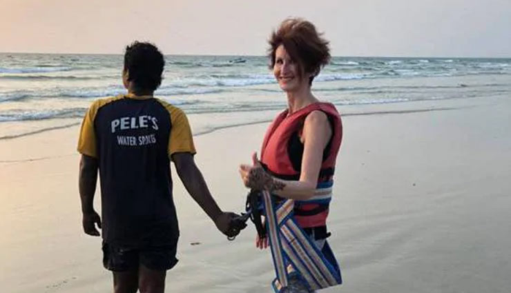 tourist,charged,two lakh rupees,shawarma,restaurant,credit card,weird news in hindi