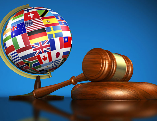 कहीं पर इंटरनेट चलाना मना है तो कहीं पर मूंछों वाले को किस करना, जानिए ऐसे अजीब कानूनों के बारे में 