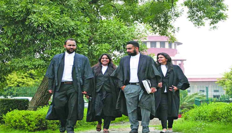 weird reason,weird news,lawyers dress code,black coat and white shirt for lawyers