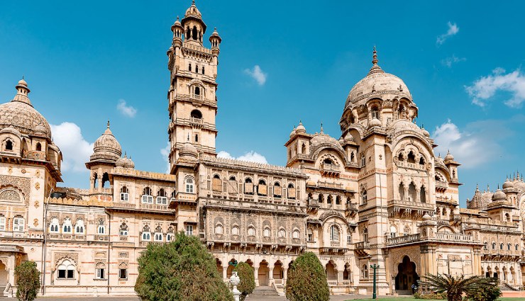 historical places in gujarat,must-visit places in gujarat,dwarkadhish temple,laxmi vilas palace,modhera sun temple,rani ki vav,dholavira heritage site,prag mahal bhuj,aina mahal bhuj,sabarmati ashram,champaner-pavagadh archaeological park,kirti temple porbandar