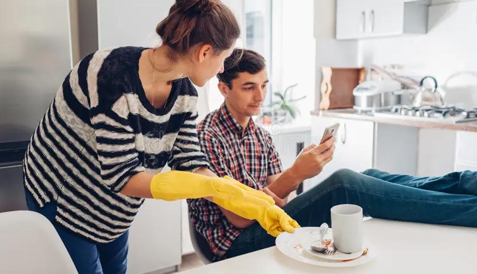 10 Ways To help Your Lazy Girlfriend