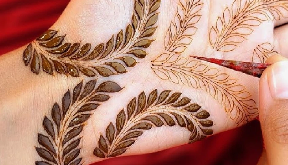 नवरात्रि 2025: माता-रानी को प्रसन्न करने के लिए हाथों को सजाएं ये खास मेहंदी डिज़ाइन, जो बढ़ाएंगी आपकी खूबसूरती navratri mehndi designs,hand mehndi patterns,traditional mandala mehndi,floral mehndi design,arabic mehndi,leaf mehndi design,full hand mehndi,mehndi tips,festive mehndi ideas,stylish mehndi for women