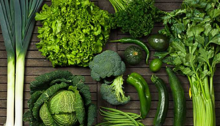 pregnancy,food for pregnancy,healthy food,dairy products,legumes,sweet potatoes,eggs,leafy green vegetables,lean meat,fish liver oil,berries,whole grains,dried fruits