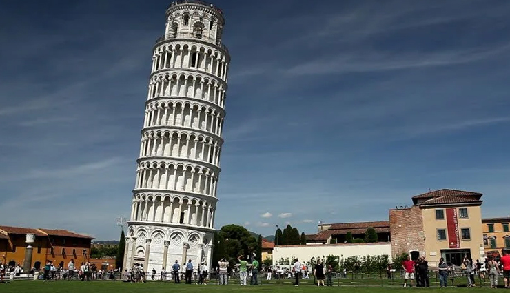 leaning towers,famous leaning towers in the world,two towers of bologna,italy,big ben,london,uk,leaning church tower of suurhusen,germany,bad frankenhausen church tower,leaning tower of pisa,italy,the leaning tower of nevyansk,russia