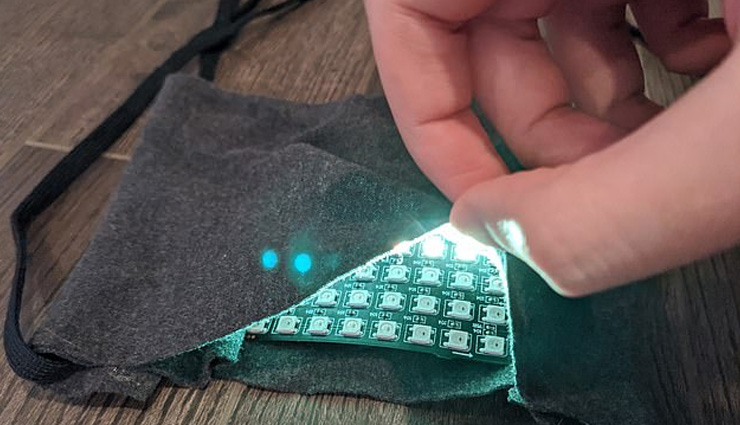 कोरोना से बचाने वाला मास्क अब मुस्कुराएगा भी, कीमत 3,800 रुपए, देखे वीडियो led lights,mask,mask smile,coronavirus,weird news,viral video