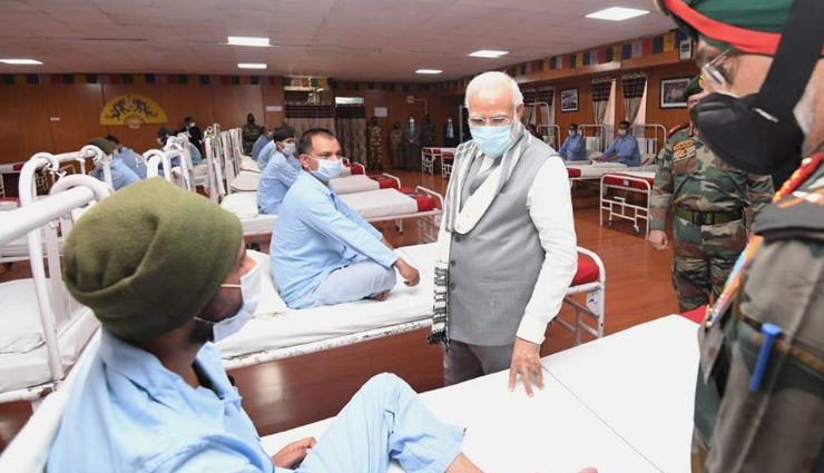 PM मोदी की लेह अस्पताल दौरे वाली तस्वीर पर उठा विवाद, रक्षा मंत्रालय ने सफाई में कही ये बात narendra modi,pm modi,nimmoo,ladakh,narendra modi in ladakh,narendra modi leh visit,narendra modi leh speech,narendra modi news,news