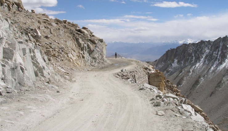 leh ladakh tourist attractions,beautiful places in leh ladakh,must-visit spots in ladakh,scenic destinations leh ladakh,nubra valley exploration,pangong lake beauty,leh ladakh monasteries,magnetic hill wonders,adventure in ladakh,spiritual retreats leh ladakh