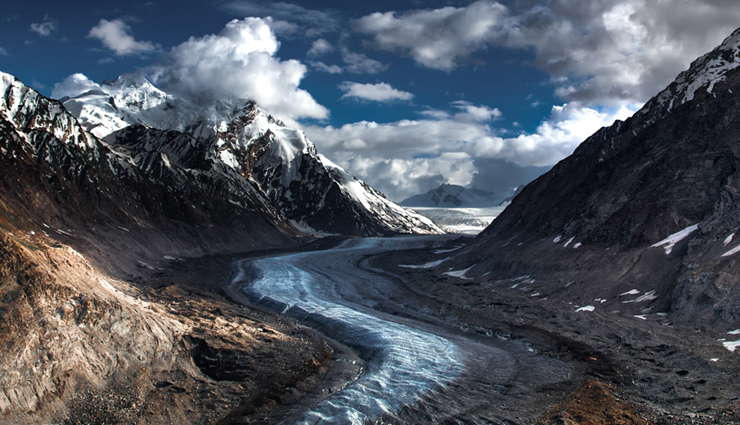 leh ladakh tourist attractions,beautiful places in leh ladakh,must-visit spots in ladakh,scenic destinations leh ladakh,nubra valley exploration,pangong lake beauty,leh ladakh monasteries,magnetic hill wonders,adventure in ladakh,spiritual retreats leh ladakh