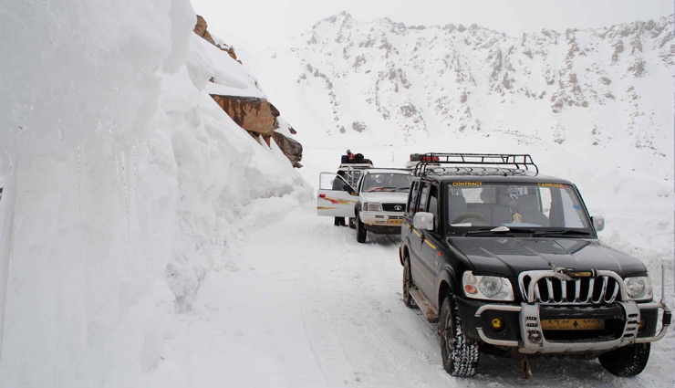 places to enjoy snowfall in india,best snowfall destinations in india,snowfall in manali,snowfall in shimla,snowfall in gulmarg,snow tourism india,snowfall in uttarakhand,top places for snowfall in india,winter holiday in india,snowfall in october in india,snow activities in india,hill stations with snowfall,snowfall destinations in sikkim,leh snowfall,adventure snow trips india