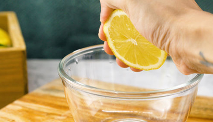 करना चाहते हैं स्कैल्प की गंदगी को दूर, शैम्पू की जगह करें इन प्राकृतिक सामग्री का इस्तेमाल scalp,scalp care tips,home remedies to get rid of itchy scalp,beauty,beauty tips