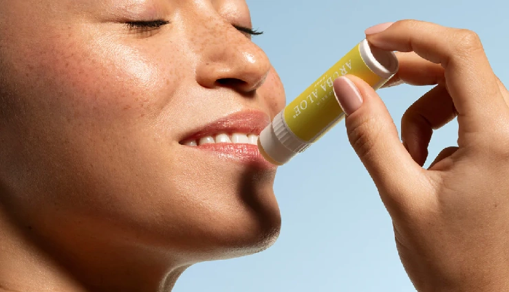 dark lips remedy,natural lip lightening,lemon juice for lips,pink lips tips,pigmented lips treatment,lip care home remedies,lighten dark lips naturally,healthy lips,lip discoloration cure,natural beauty tips for lips