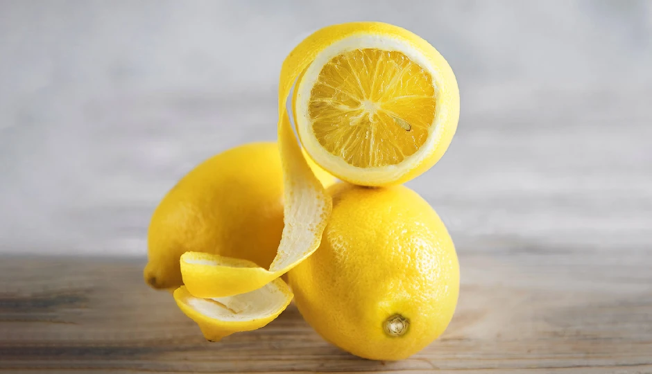 6 DIY Ways To Use Lemon Peel for Skin