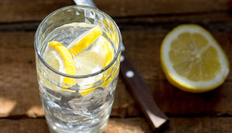 Lemon water Side Effects: ज्यादा नींबू पानी पीना है खतरनाक, शरीर को होते हैं ये परेशानियां