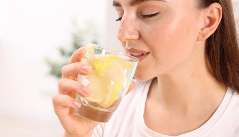 खाली पेट नींबू पानी पी रहे तो डॉक्टर से जान लें ये जरूरी बातें, वरना हो सकता है नुकसान!