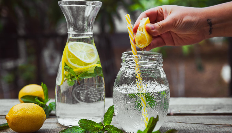 10 Proven Health Benefits of Drinking Lemon Water
