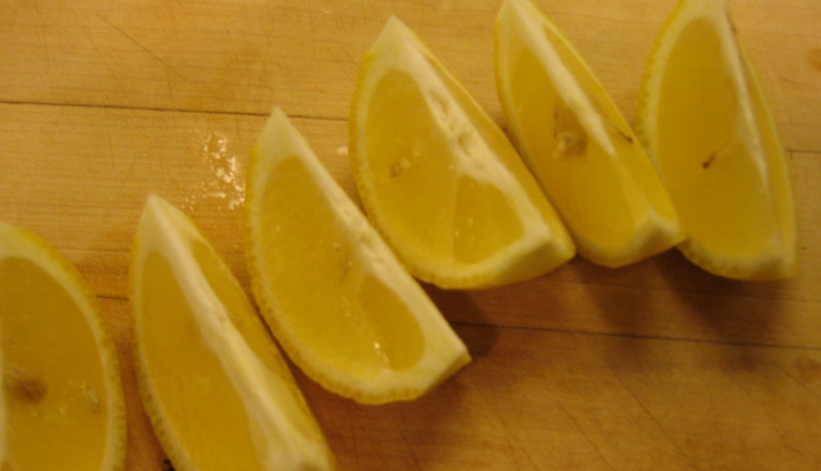 treat nausea home remedies,natural nausea relief,ginger for nausea,peppermint benefits,chamomile tea for nausea,lemon remedy,cinnamon,anti-nausea remedies,nausea relief tips,natural remedies for nausea