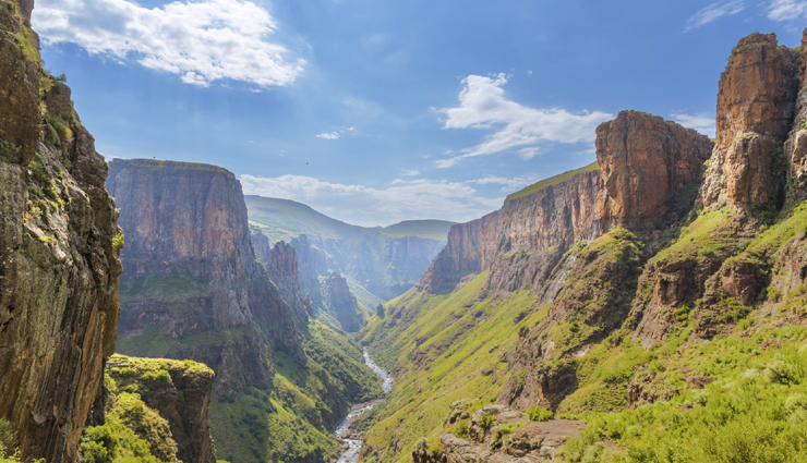 ice climbing,ice climbing in the world,best places for ice climbing in the world,travel,travel guide,holidays,travel guide